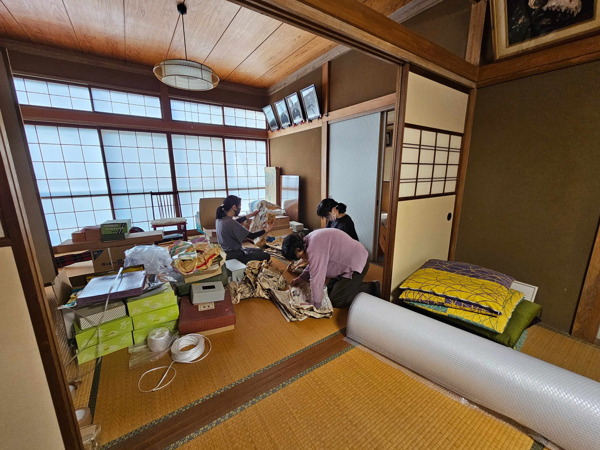 Sorting room after packing the ranma.