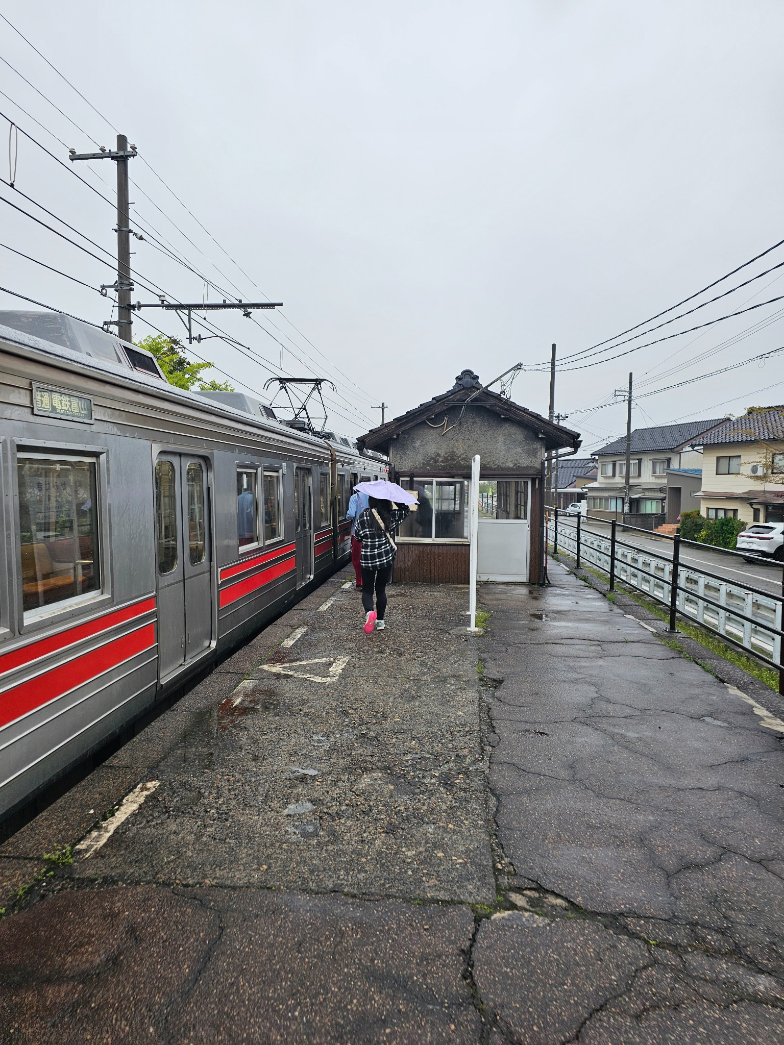 Rainy platform at Kamidaki Station.