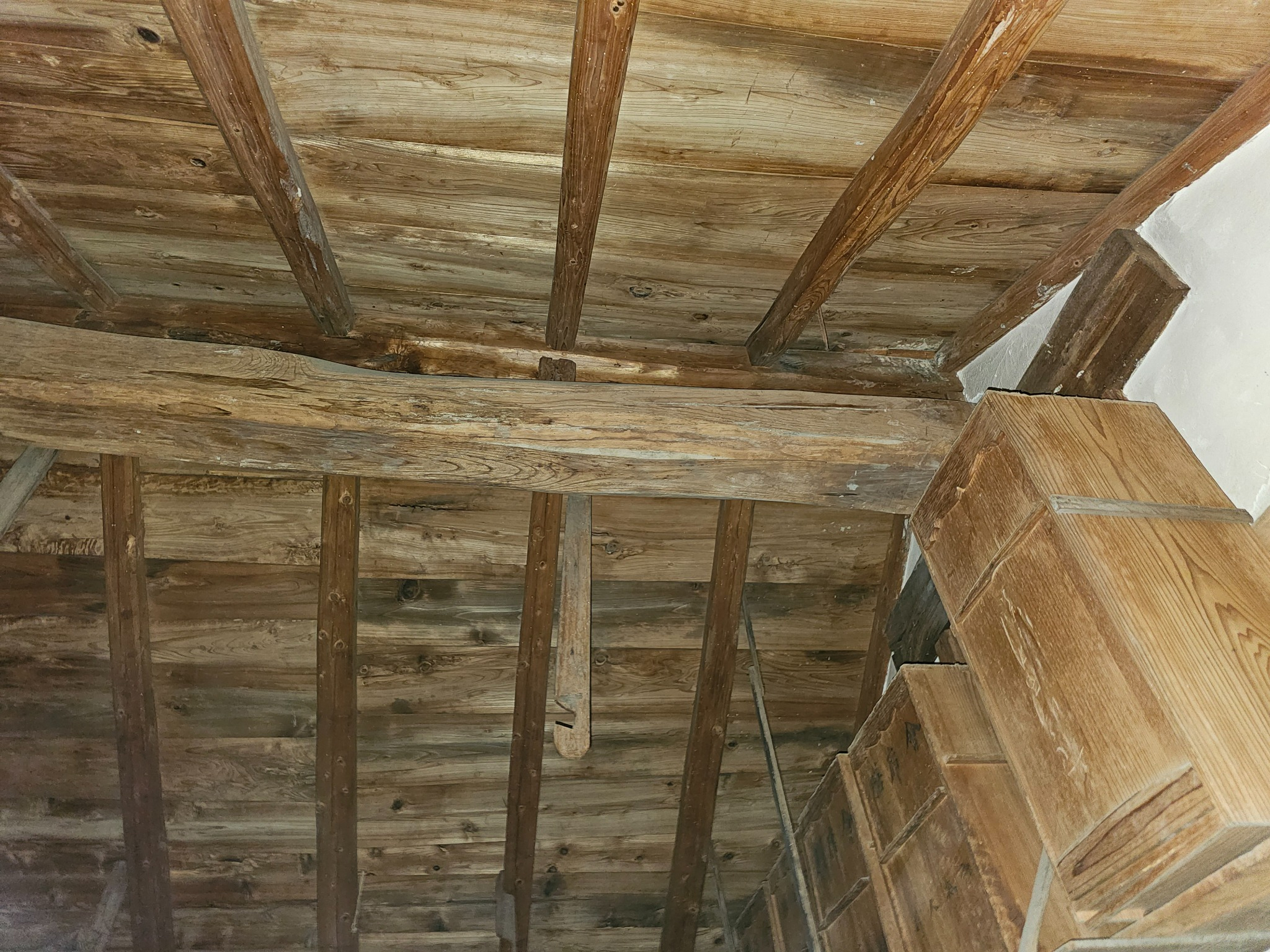 The interior of the kura with beams and depth.