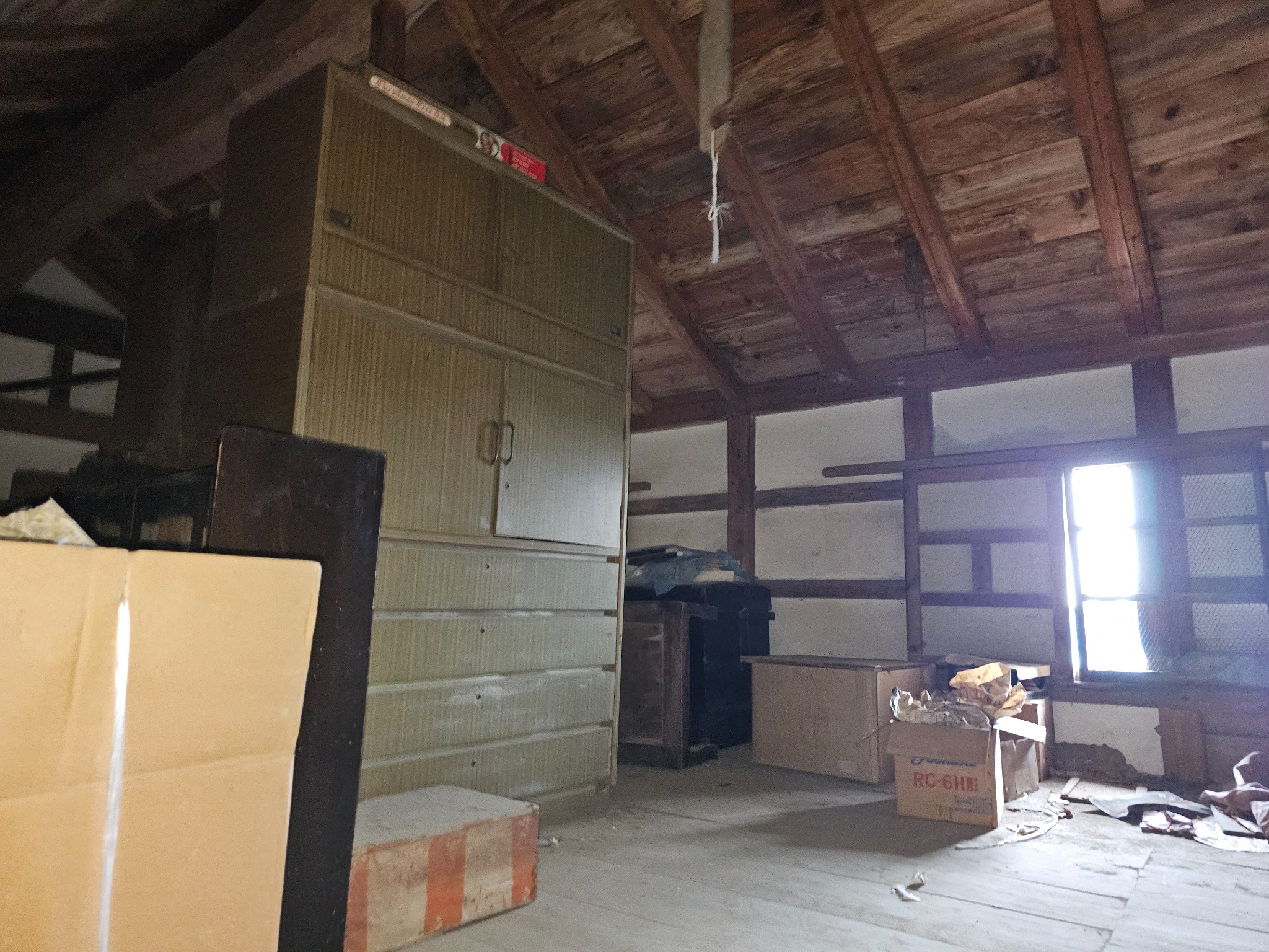 Second story storage inside the kura.