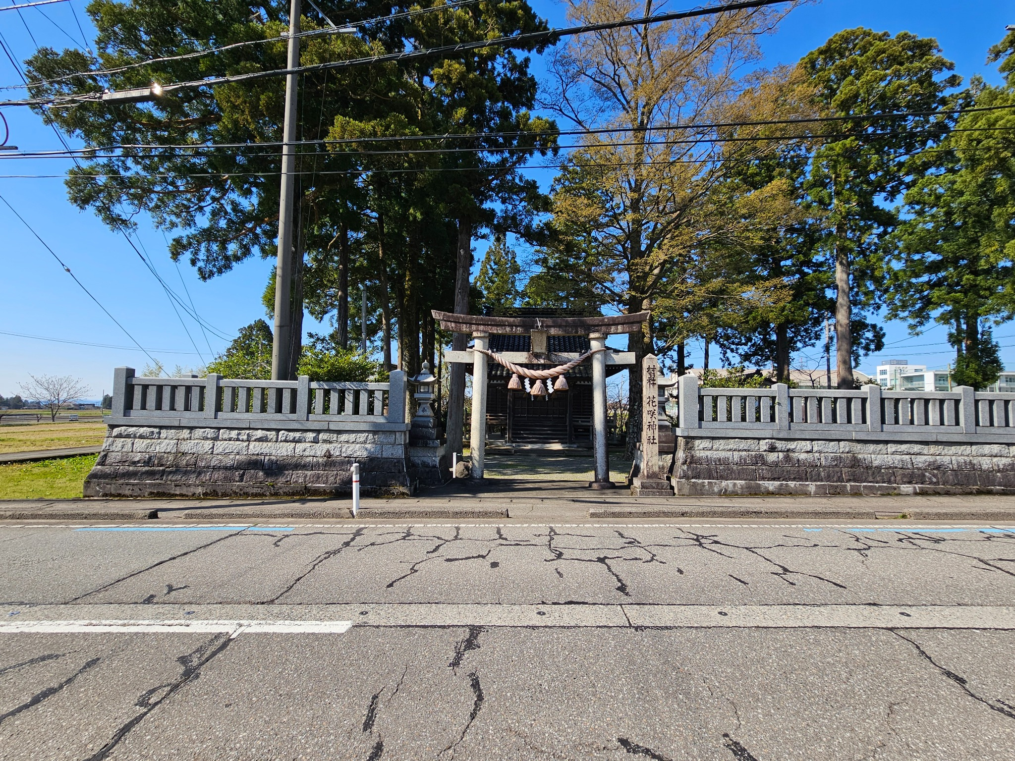 Front approach to the Hanasaki shrine.
