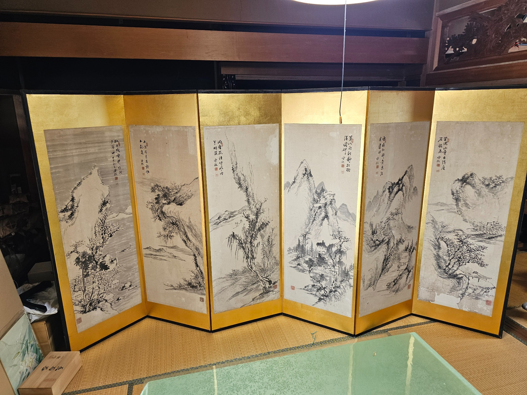 Full six-panel landscape screen.
